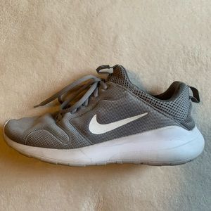 Like new NIKES